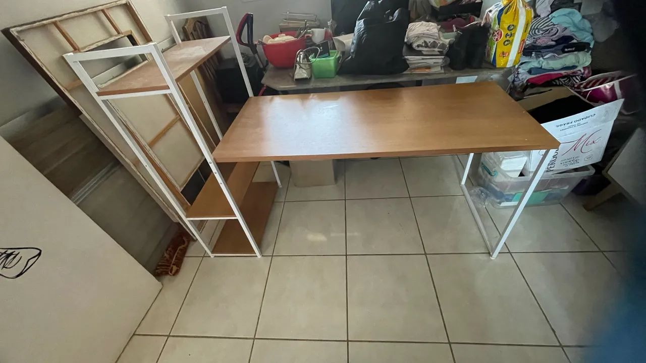 Cadeira e mesa de estudos