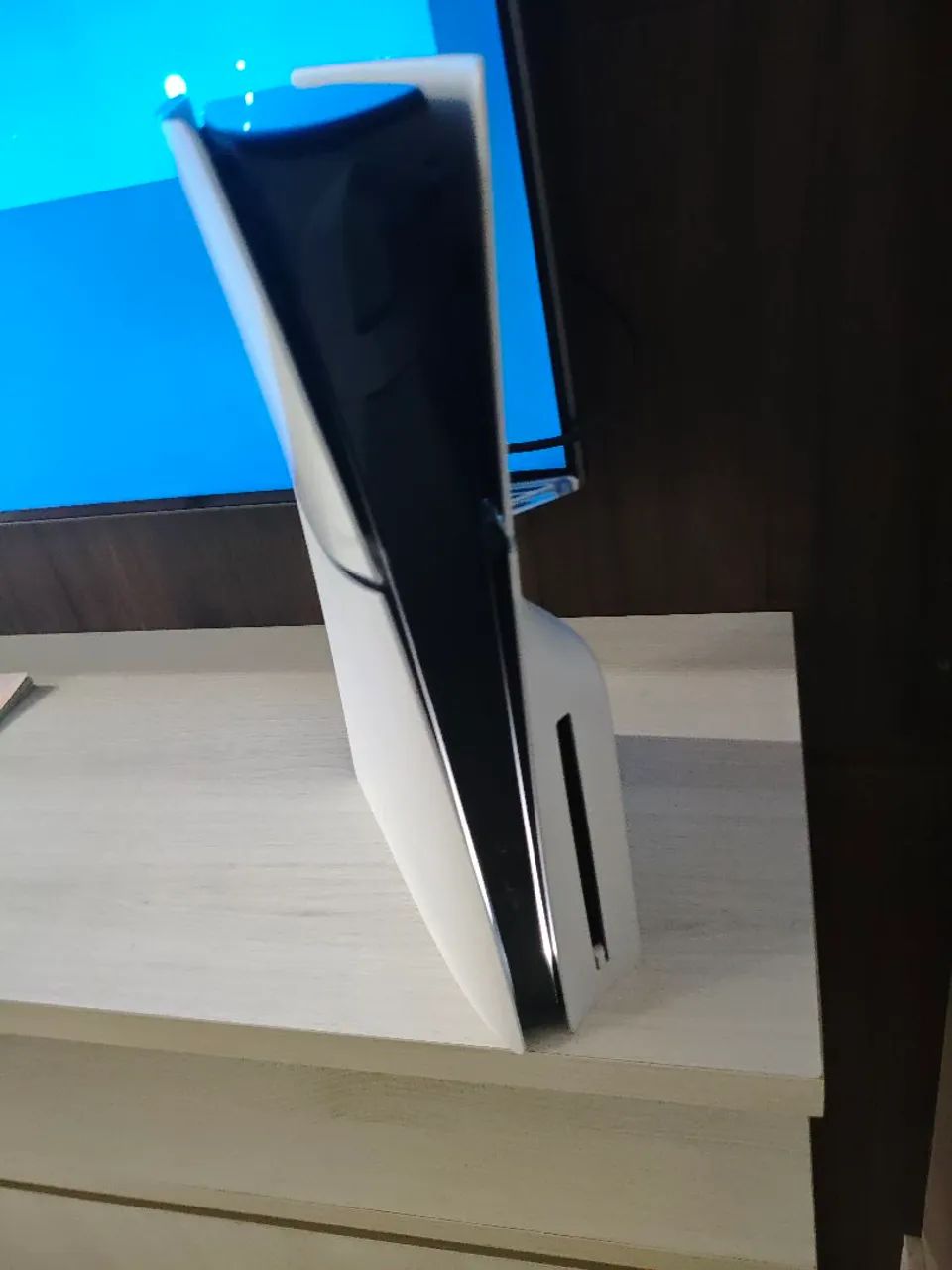 Ps5 1 terá byte com leitor+1 controle e cabos e 2 jogos  - Foto 2
