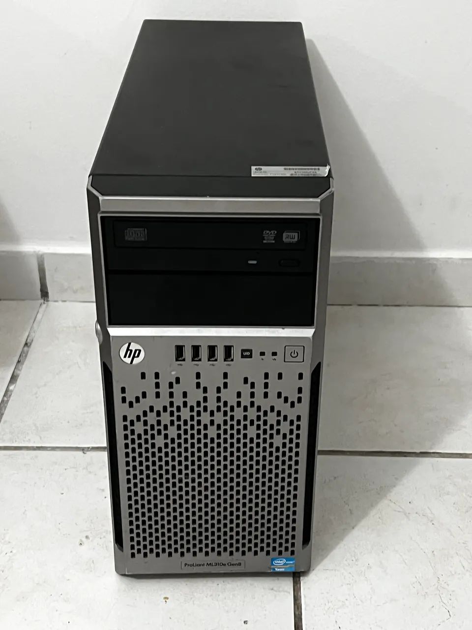 Servidor HP ProLiant ML310e Gen8
