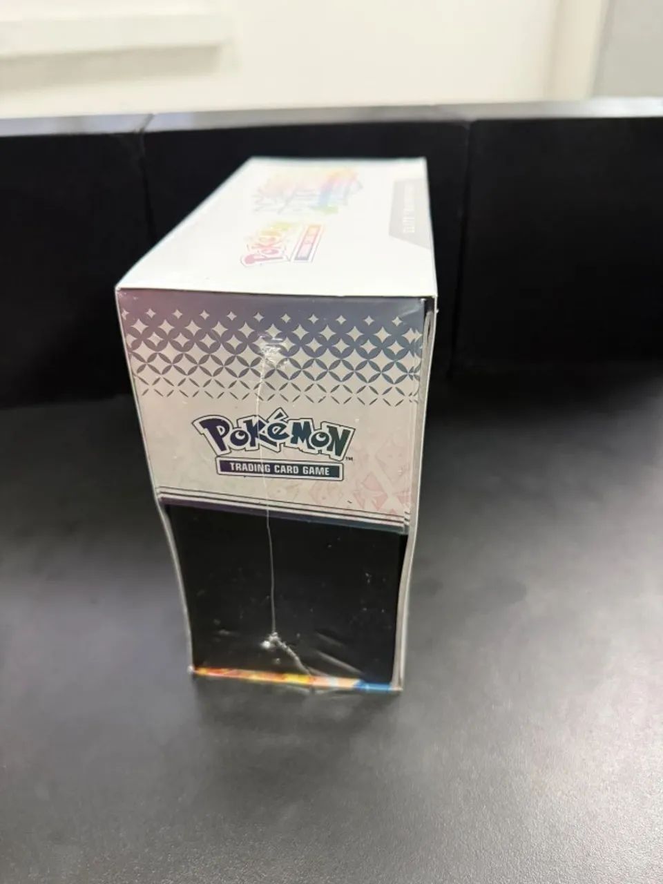 Pokémon TCG Prismatic Evolutions ETB Elite Trainer Box Inglês Lacrada - Foto 4
