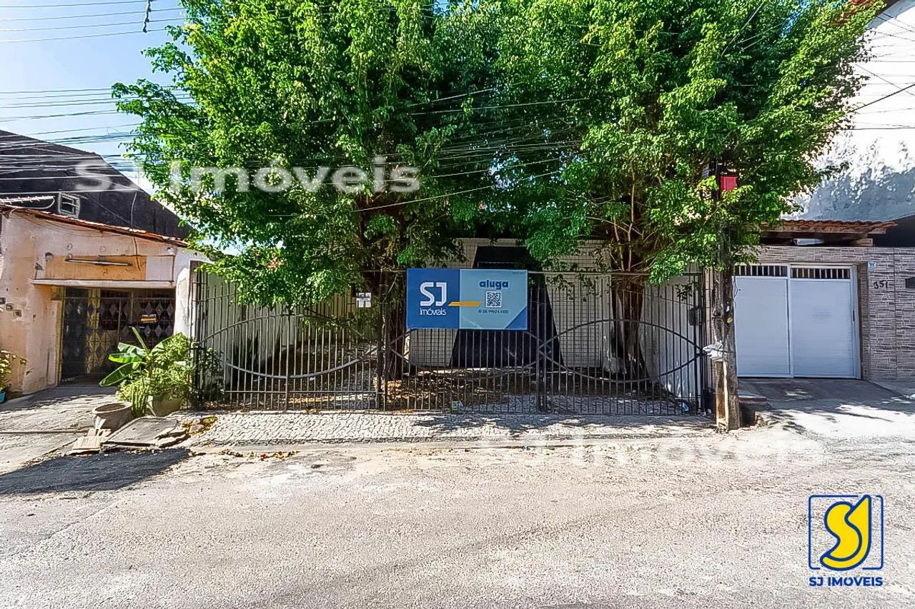 Casa com 1 suíte, 2 quartos e terraço no Conjunto Ceará II