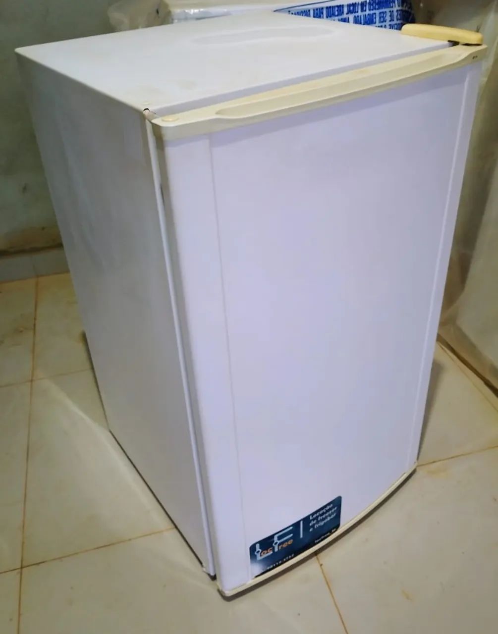 Vendo frigobar Electrolux - Foto 2