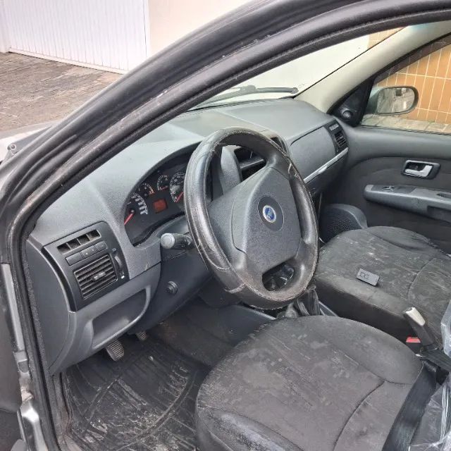 Fiat Palio Weekend HLX 1.8 MPI Flex 4P 2005