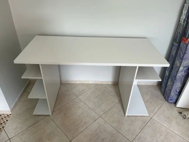 Mesa de escritório / Escrivaninha