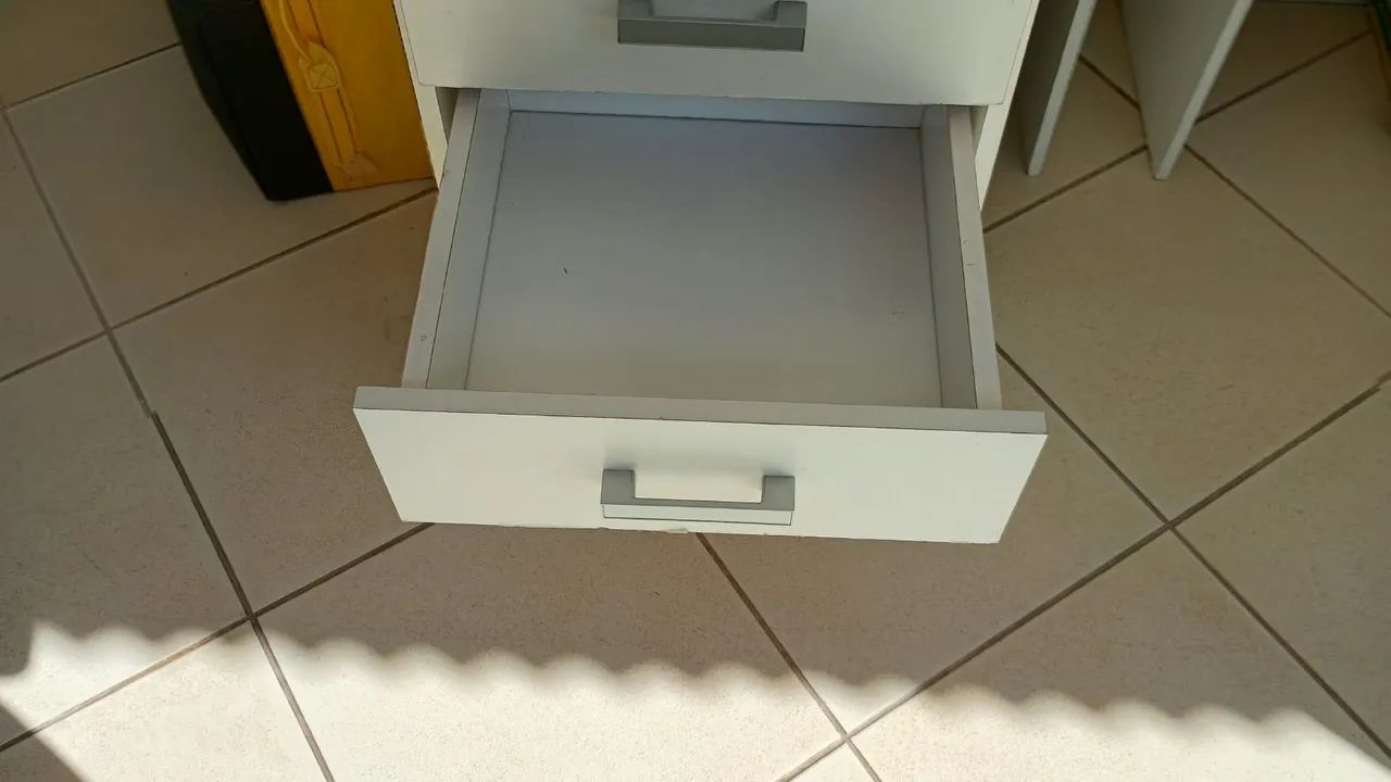 Escrivaninha com 2 gavetas  - Foto 4