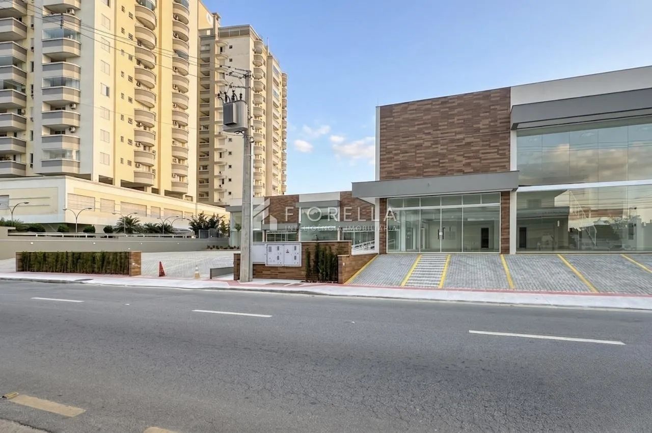 Excelente loja com área de 329 m² e mezanino de 122 m² no Centro de Palhoça. - Foto 3