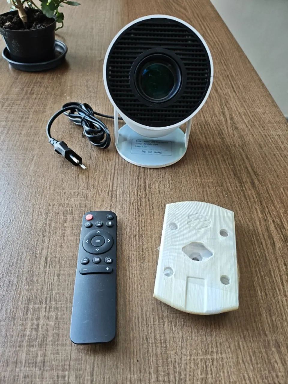 Projetor HY-300 com suporte de teto - Foto 2