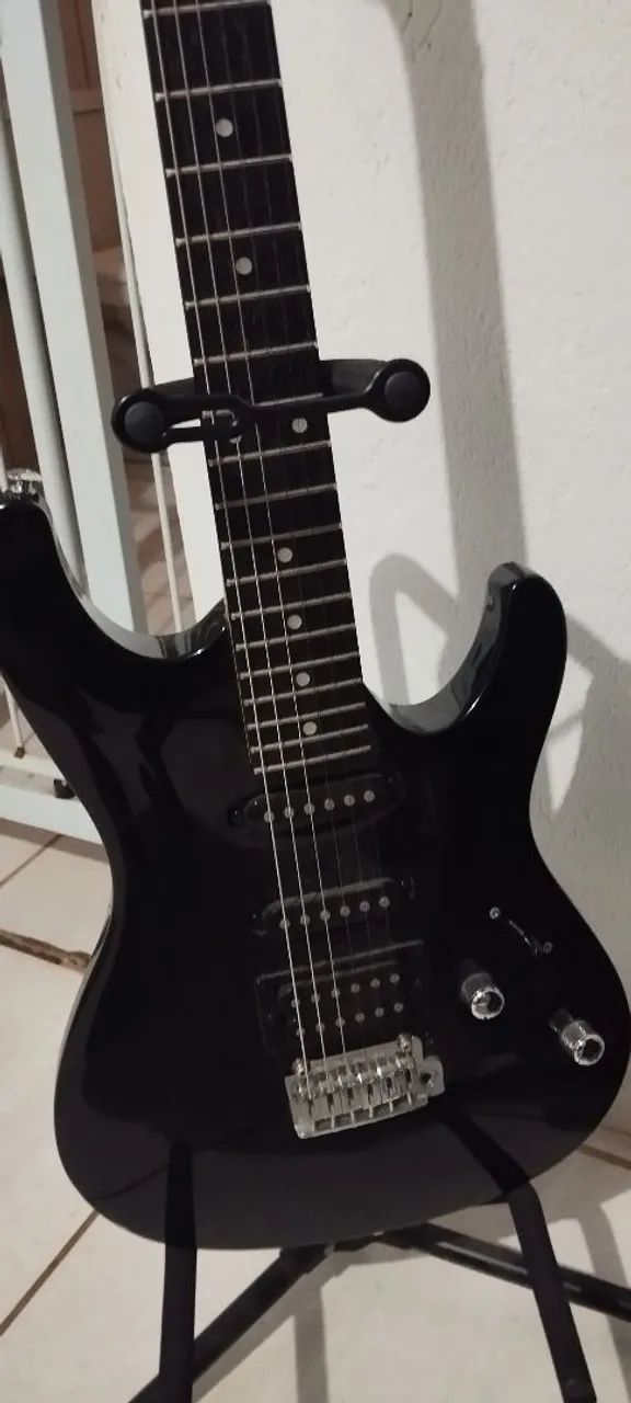 Guitarra Ibanez + acessórios