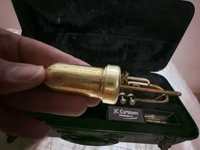 Trompete Dolphin + Bocal JC Custom B4LS + Case Rígido - Foto 2