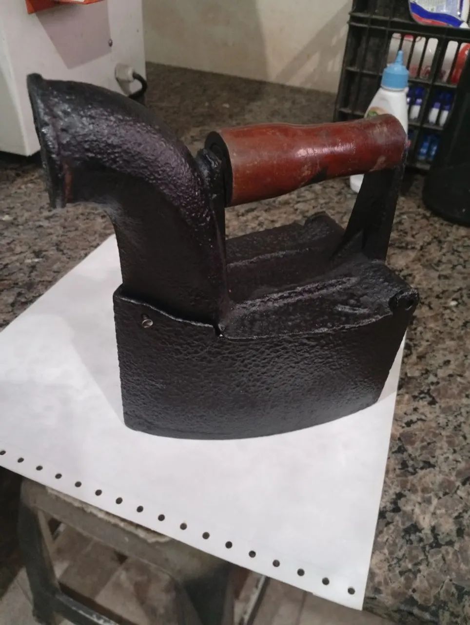 Ferro de passar roupa antigo 