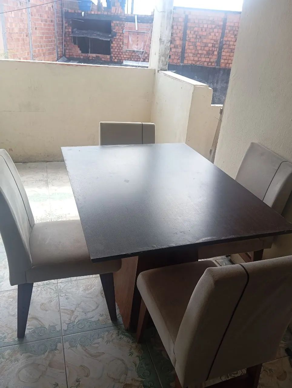 Mesa com quatro cadeiras  - Foto 2