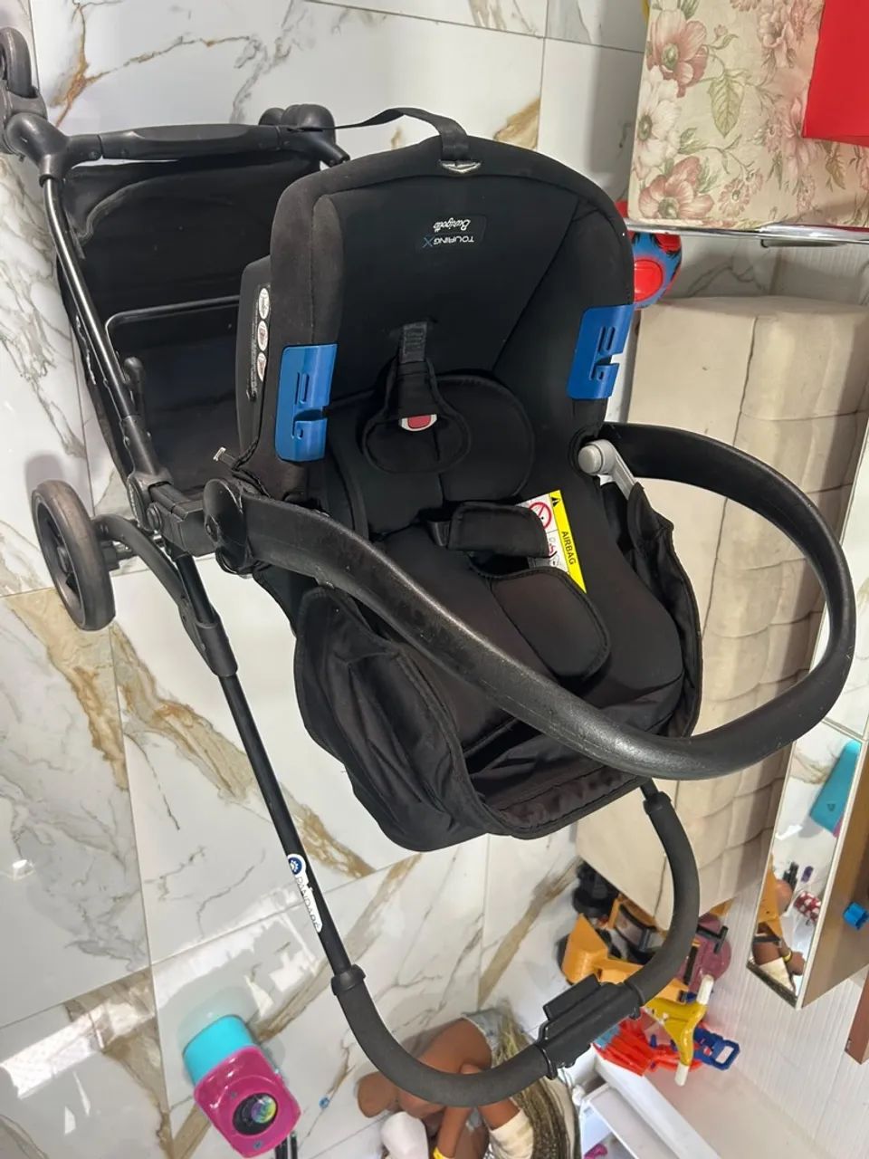 Carrinho de bebê com bebê conforto  - Foto 4