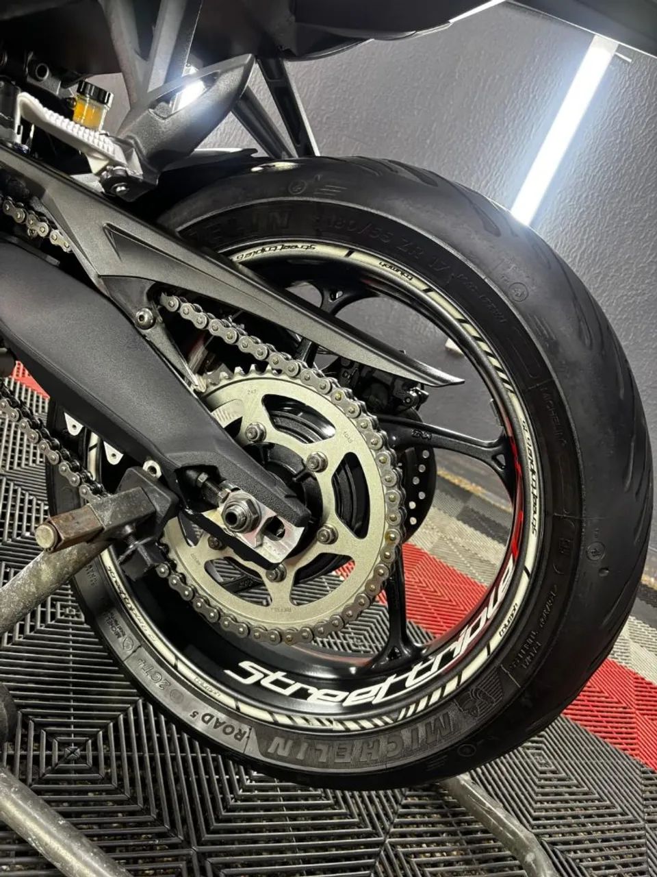 Triumph 675  - Foto 5