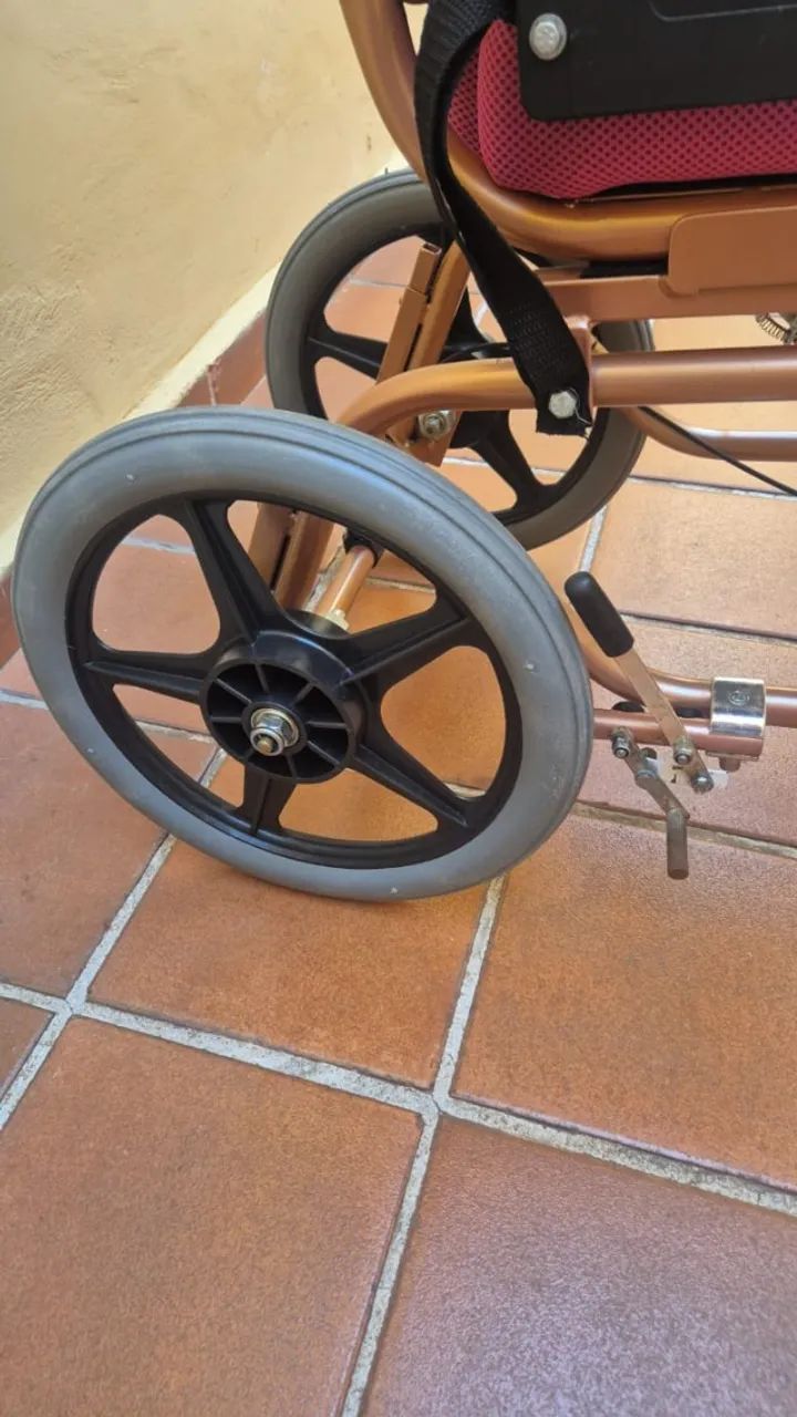 Cadeira de rodas - Foto 5