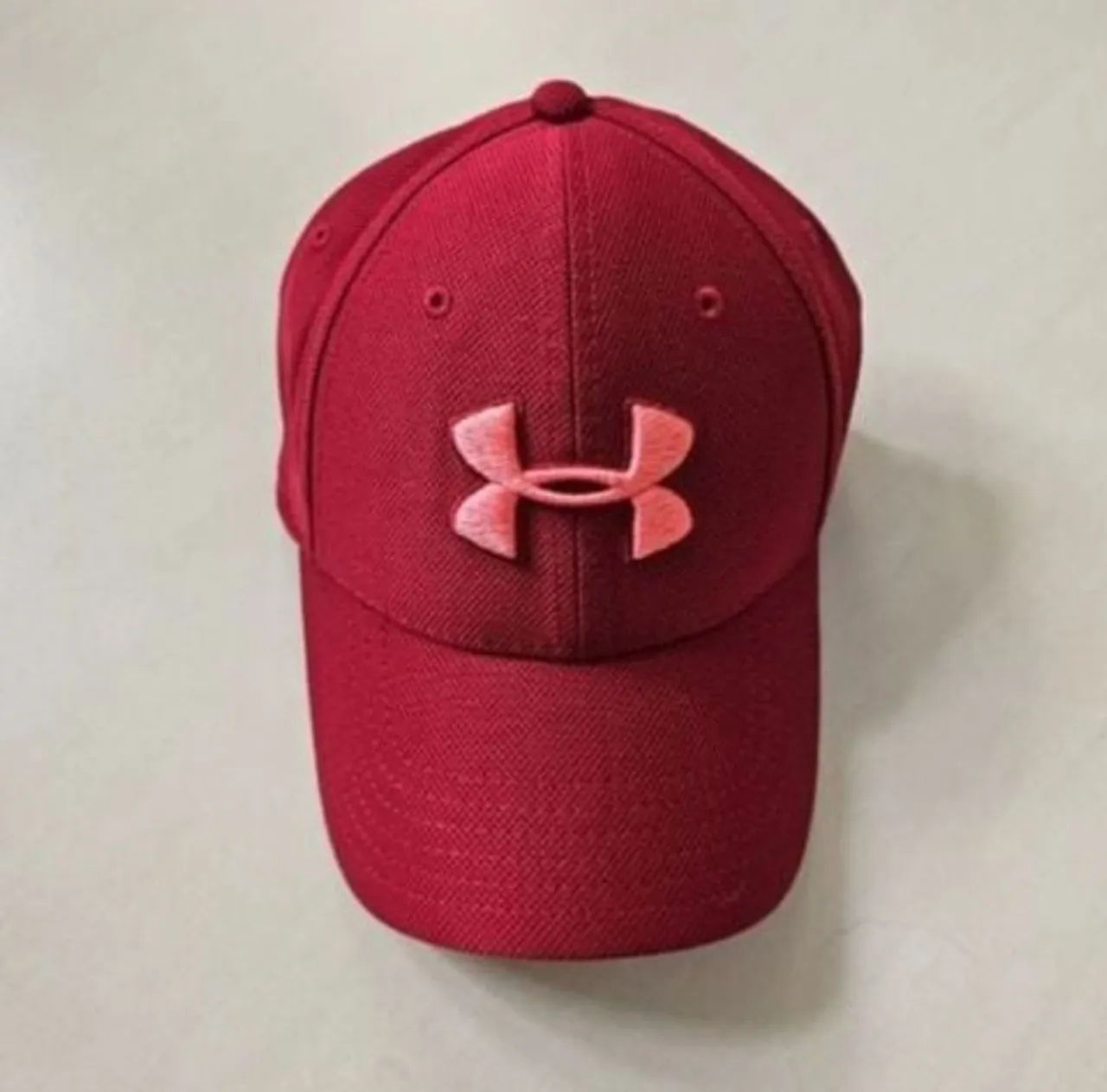 Boné Under Armour vermelho fechado | original