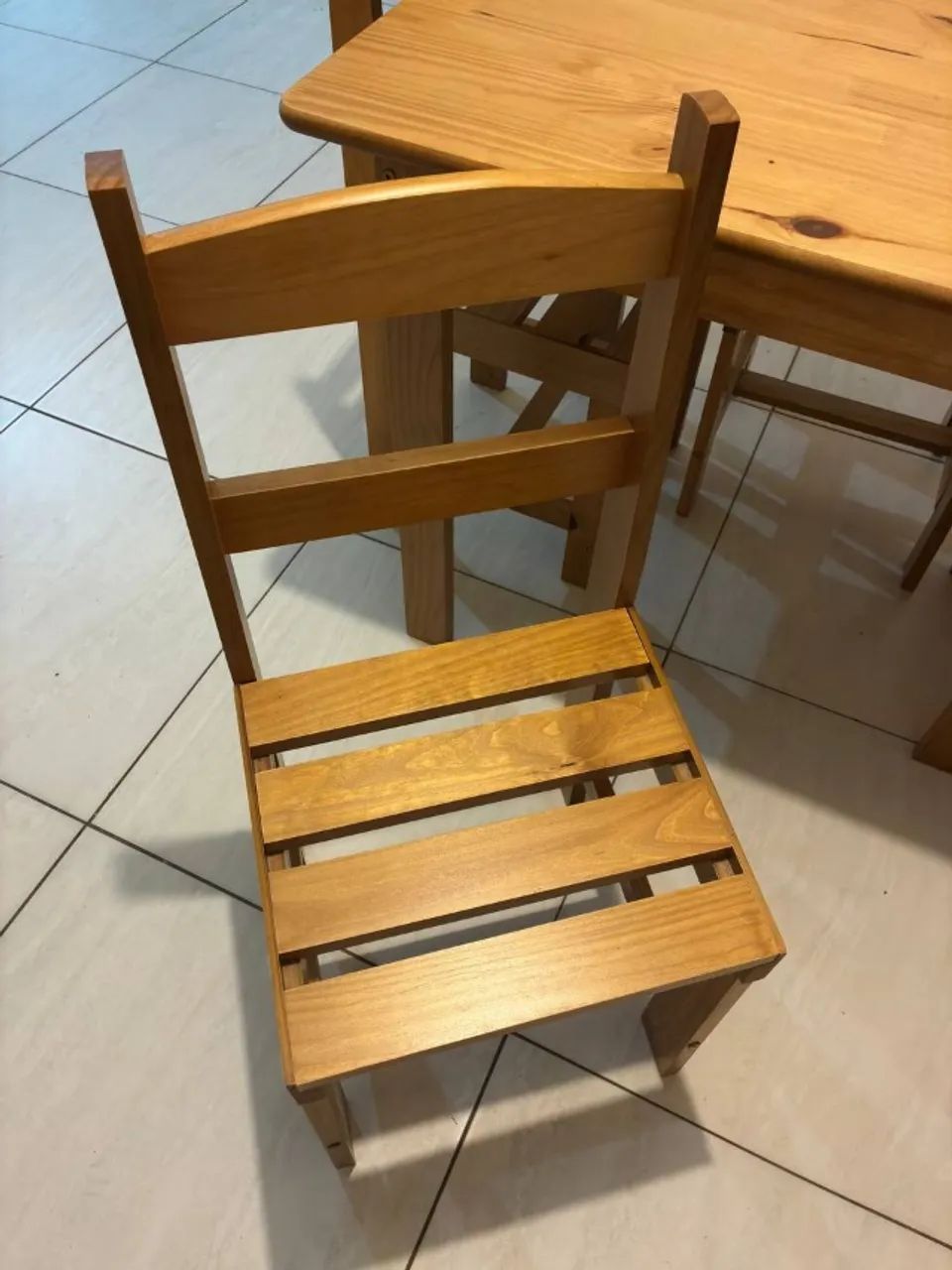 Mesa de Jantar de Madeira + 4 Cadeiras - Foto 2