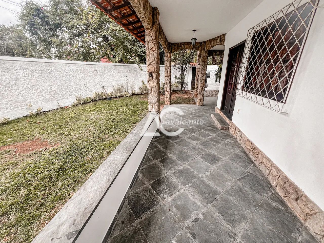 Casa para locação no Anil condomínio Jardim clarice Oportunidade comm3 quartos sendo 1 sui 2