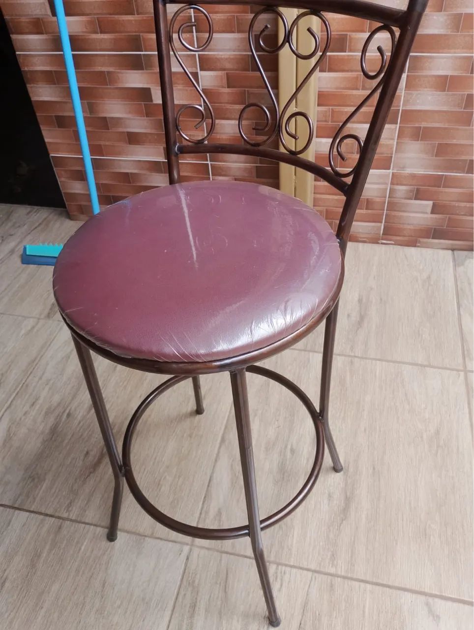 Vendo cadeira de bancada - Foto 2