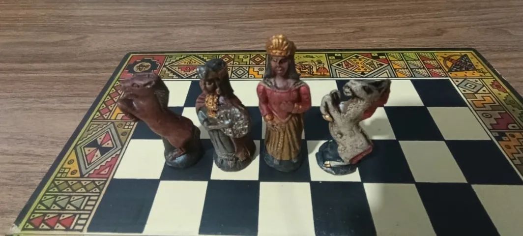 Tabuleiro de xadrez artesanal peruano