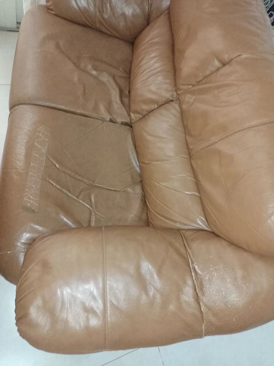 Vendo Sofá usado couro dois lugares  - Foto 2