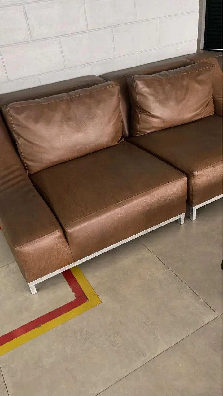 Sofá em couro 2 lugares super moderno 