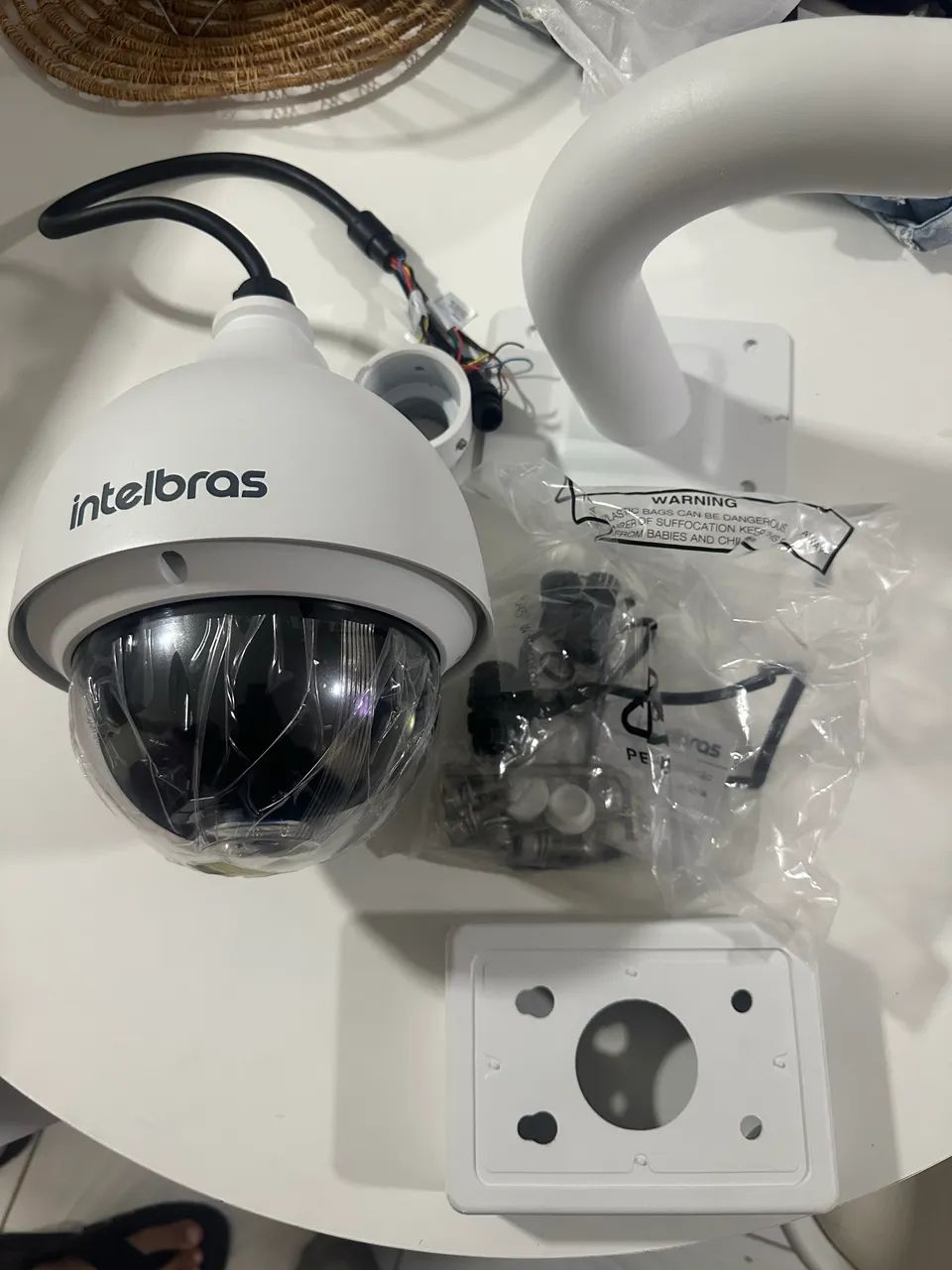 Câmera Speed Dome da marca Intelbras.