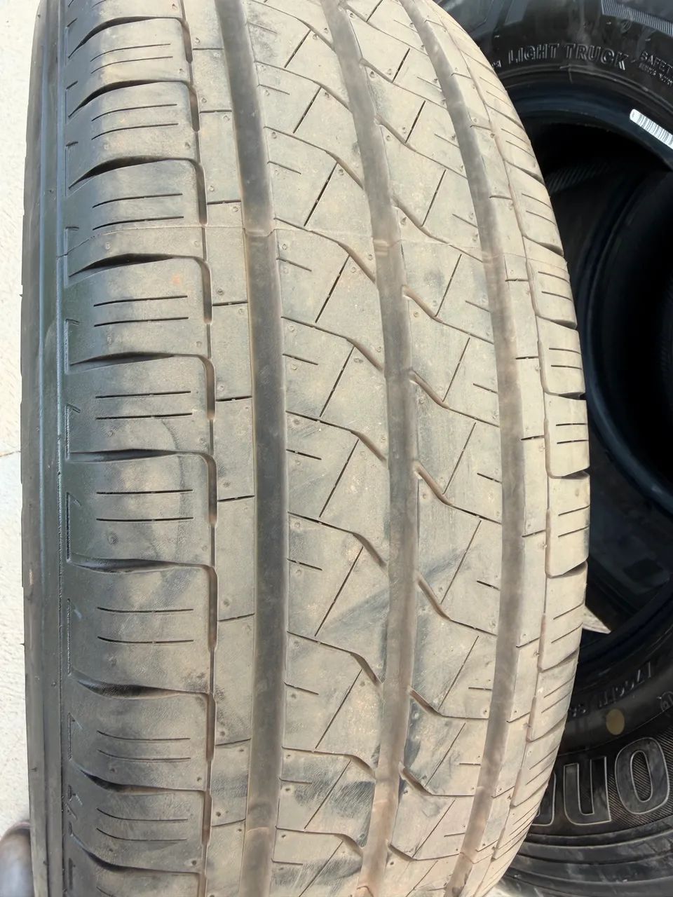 4 Pneus 235/65R16 C Bridgestone Duravis Novos - Foto 5