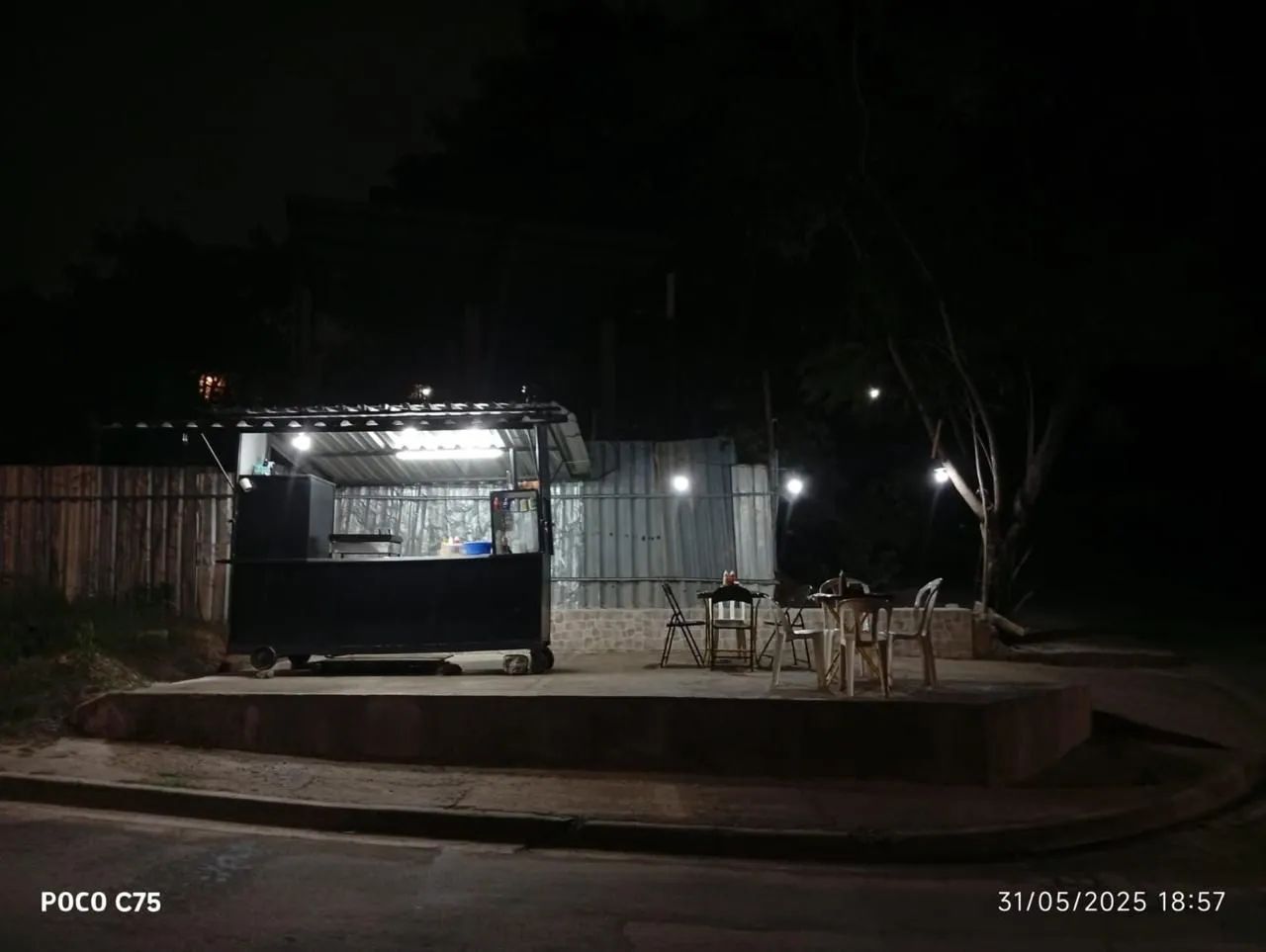 Treiler enorme com espaço para geladeira e tv - Foto 2