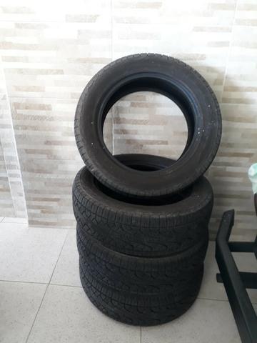 Kit 4 Pneus Pirelli 215/60 Aro 17