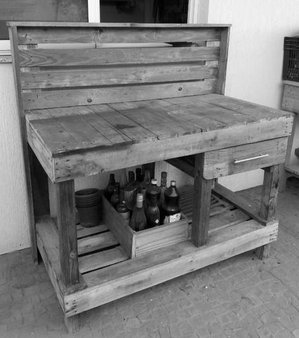 Balcão/mesa para jardinagem em madeira