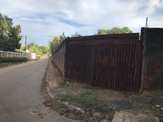 Aluga-se área de 800m2