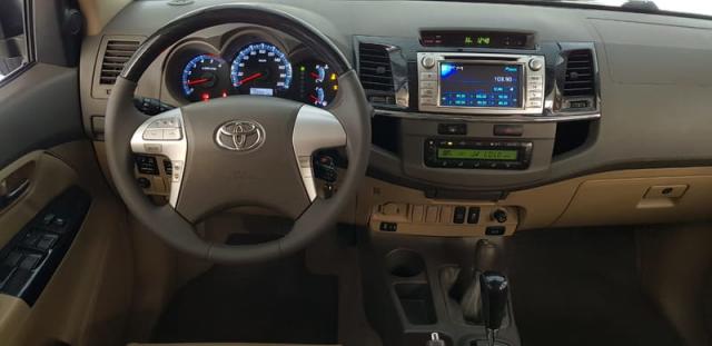 TOYOTA HILUX SW4 3.0 SRV 4X4 7 LUGARES 16V TURBO INTERCOOLER DIESEL 4P AUT - Foto 9