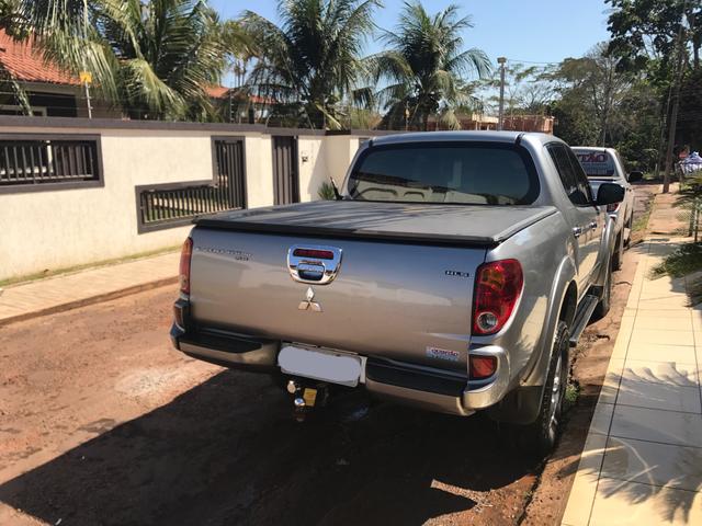 L200 Triton HLS 2.4 13/14 com apenas 52.000 km - Foto 4