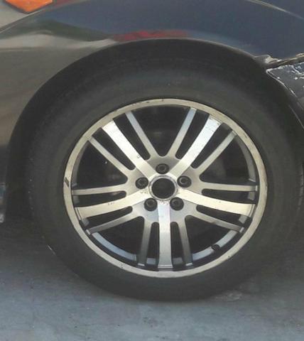 Vende-se jogo de rodas 17" 5 furos com pneus meia vida! - Foto 3