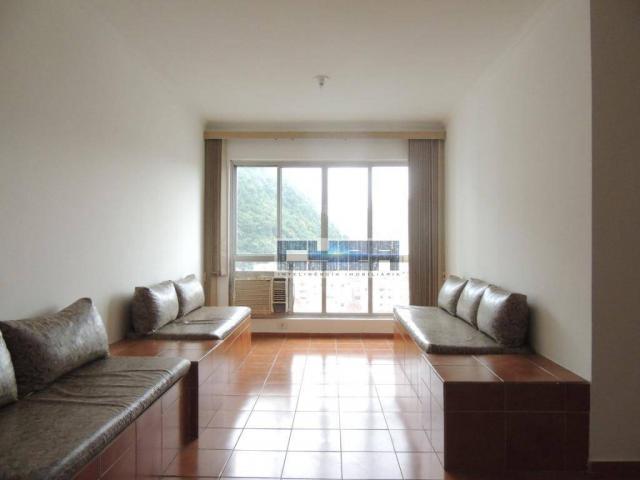 Apartamento AMPLO com 2 dormitórios e dependência em Santos