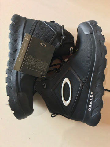 bota impermeavel oakley