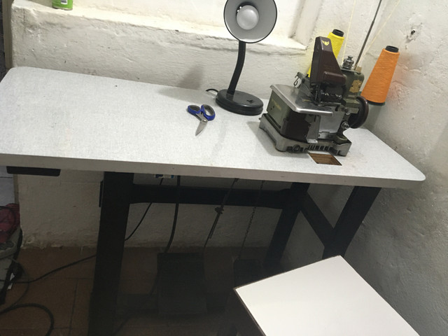 Máquina de costura overloque