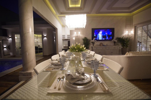 Mansão Cinematográfica - 490m² - 5 suítes - Mobiliada e Decorada - Foto 2