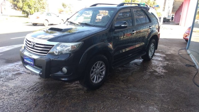 VENDO HILUX DIESEL SW4 SRV 3.0 A/T 2013