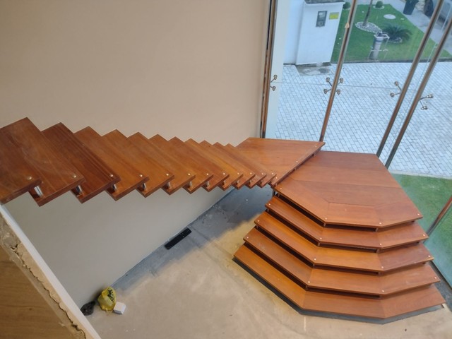 Escadas de madeira. - Foto 2