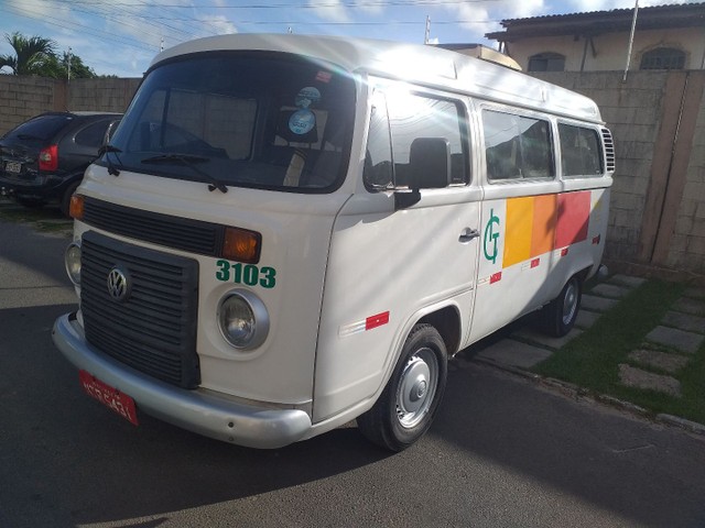 Vendo Kombi 2011 ,12 lugares,com ar condicionado 