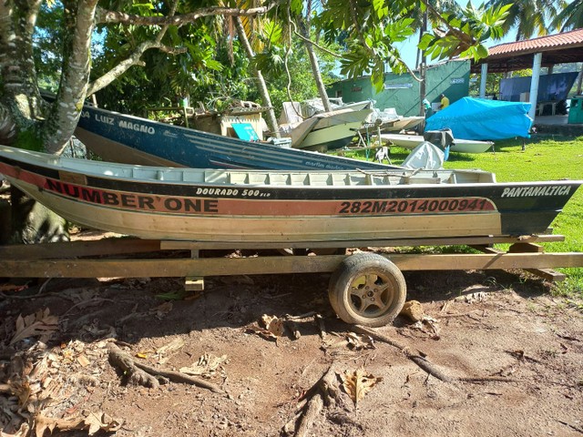 Conjunto barco alumínio com carreta de madeira