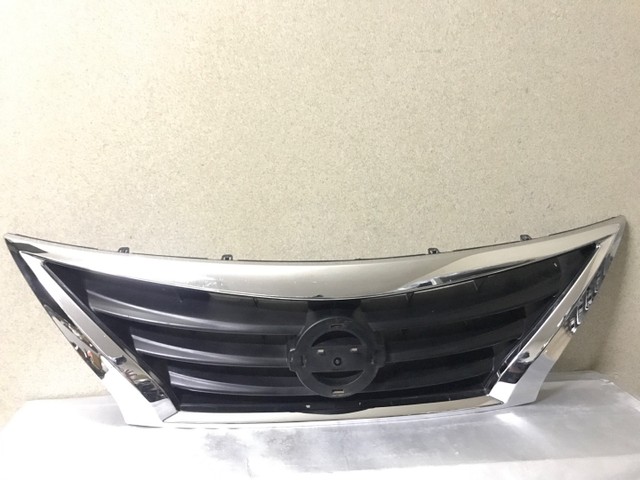 Grade Nissan Versa 