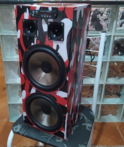 Vendo essa linda caixa de nova completa