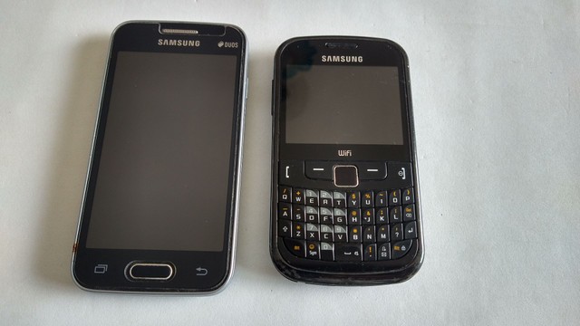 02 Celulares Samsung - antigos e originais (peças ou reparo)