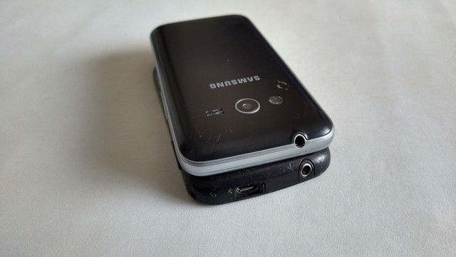 02 Celulares Samsung - antigos e originais (peças ou reparo) - Foto 3