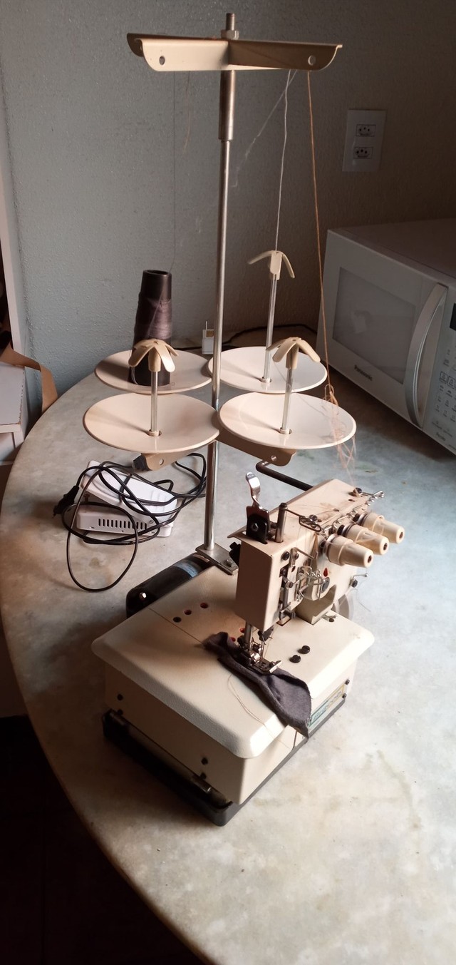 Máquina de costura industrial galoneira Bracob BC 2600