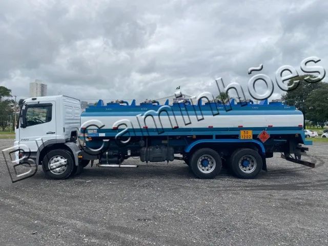 MB Atego 2425 ano 2011 com tanque de combustível 15.000 litros - Foto 4