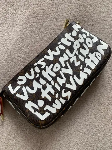 Necessaire louis vuitton  +27 anúncios na OLX Brasil