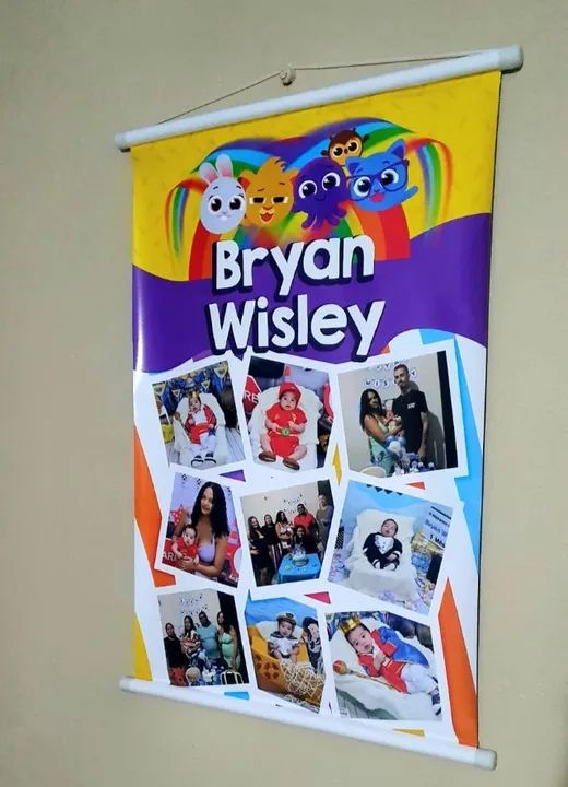 Banner personalizado para aniversário com as fotos do bebê